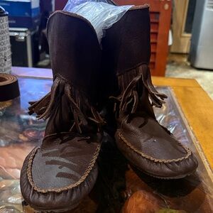 Manitobah Mukluks/Ankle moccasins in Brown Genuine Leather